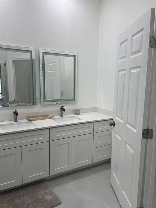 For Rent: $6,500 (3 beds, 2 baths, 1992 Square Feet)