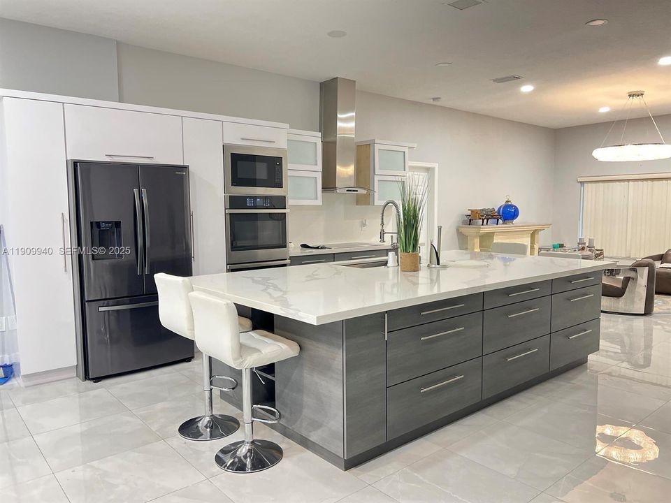 For Rent: $6,500 (3 beds, 2 baths, 1992 Square Feet)