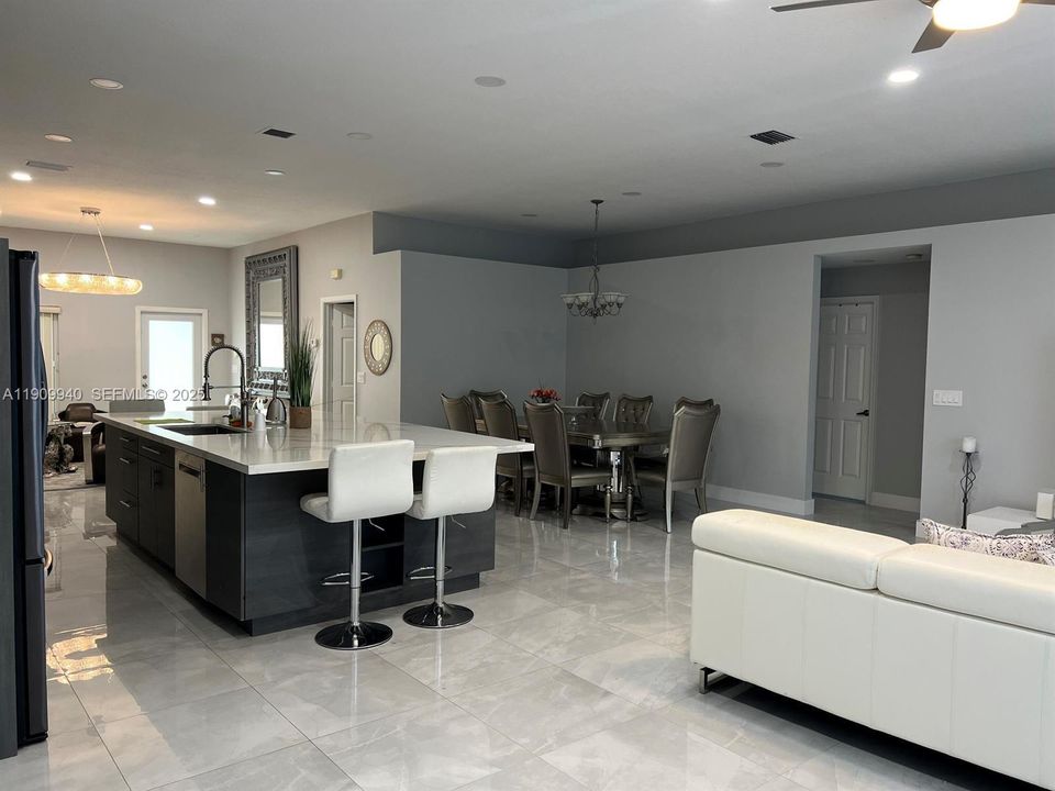 For Rent: $6,500 (3 beds, 2 baths, 1992 Square Feet)