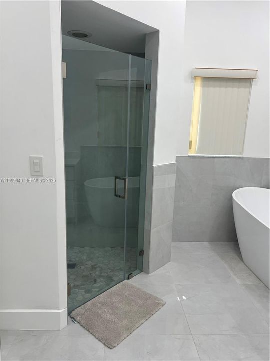 For Rent: $6,500 (3 beds, 2 baths, 1992 Square Feet)