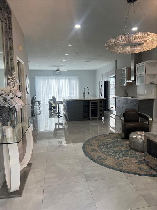 For Rent: $6,500 (3 beds, 2 baths, 1992 Square Feet)