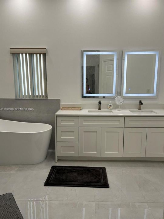 For Rent: $6,500 (3 beds, 2 baths, 1992 Square Feet)