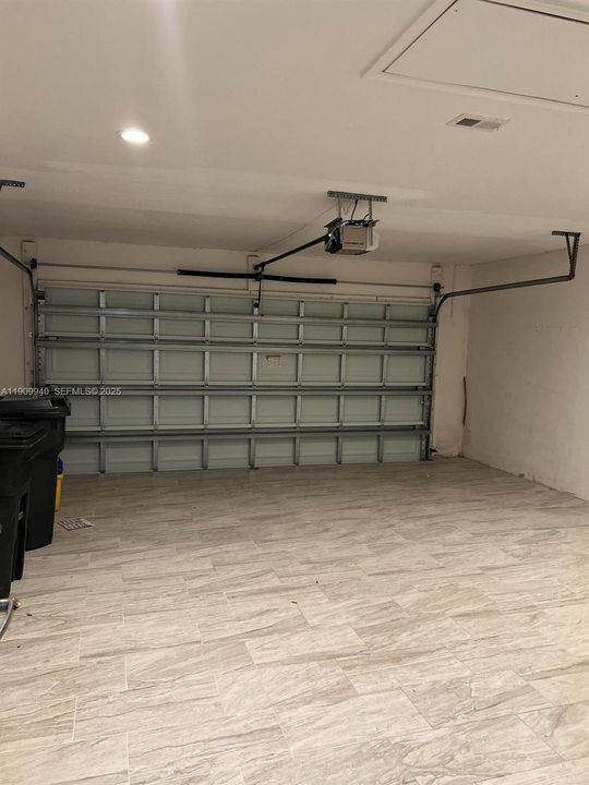 For Rent: $6,500 (3 beds, 2 baths, 1992 Square Feet)