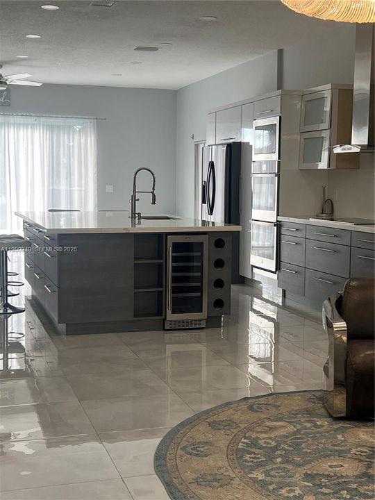 For Rent: $6,500 (3 beds, 2 baths, 1992 Square Feet)