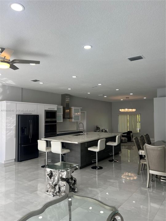 For Rent: $6,500 (3 beds, 2 baths, 1992 Square Feet)