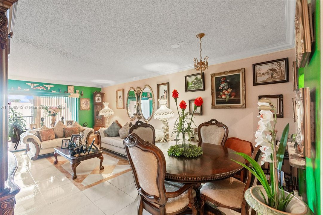 Active With Contract: $218,000 (2 beds, 2 baths, 820 Square Feet)