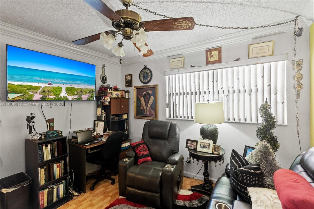 Active With Contract: $218,000 (2 beds, 2 baths, 820 Square Feet)