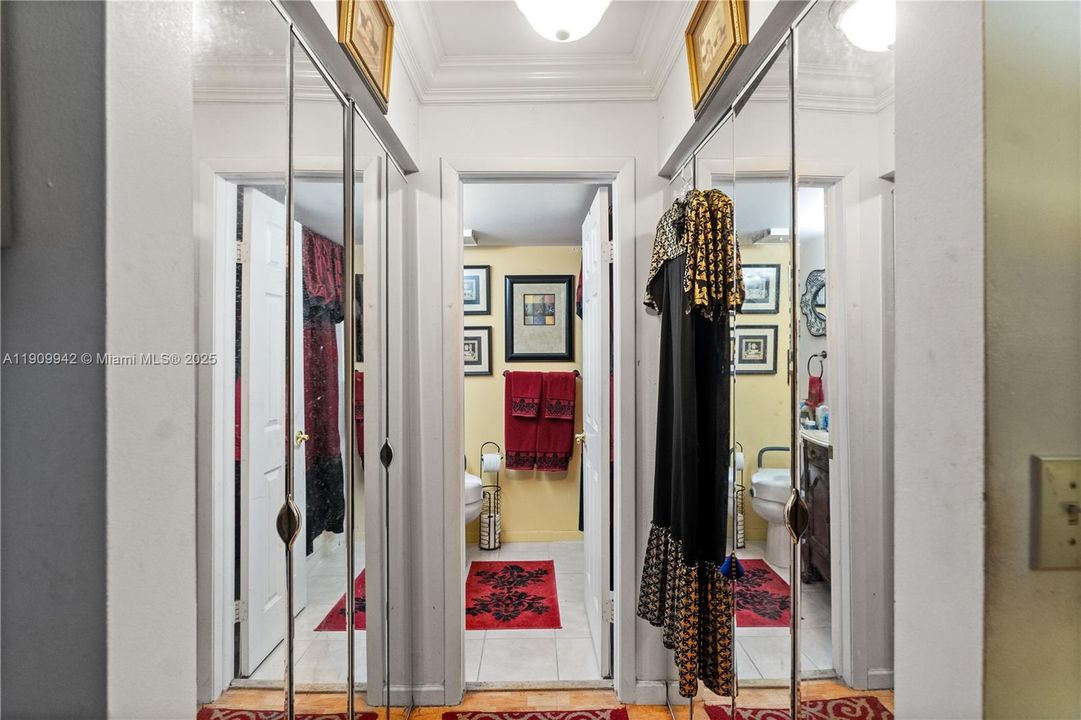 Active With Contract: $218,000 (2 beds, 2 baths, 820 Square Feet)