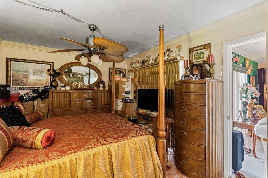 Active With Contract: $218,000 (2 beds, 2 baths, 820 Square Feet)