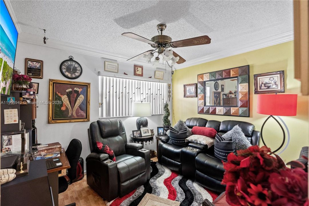 Active With Contract: $218,000 (2 beds, 2 baths, 820 Square Feet)