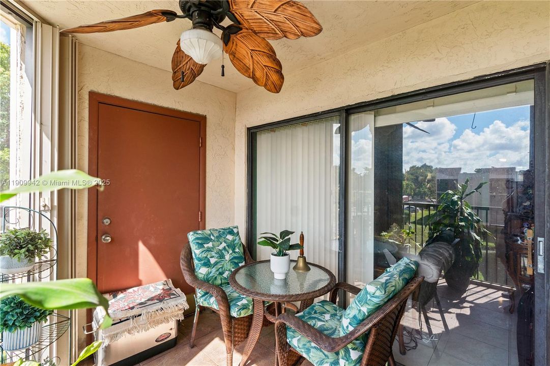 Active With Contract: $218,000 (2 beds, 2 baths, 820 Square Feet)