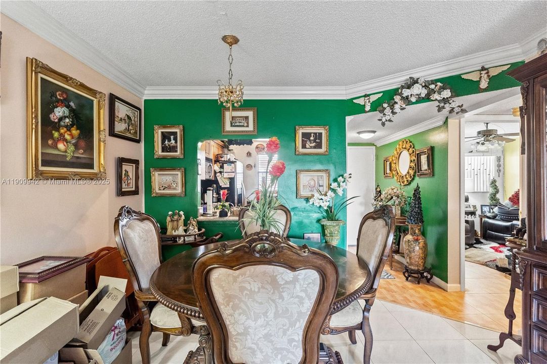 Active With Contract: $218,000 (2 beds, 2 baths, 820 Square Feet)