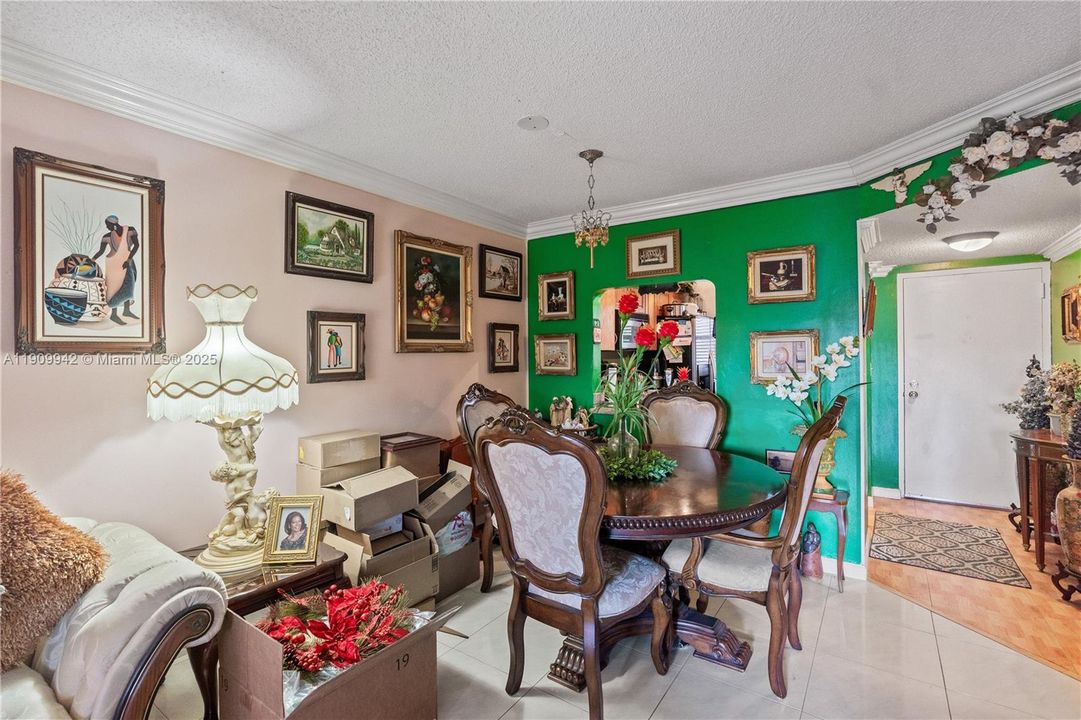 Active With Contract: $218,000 (2 beds, 2 baths, 820 Square Feet)