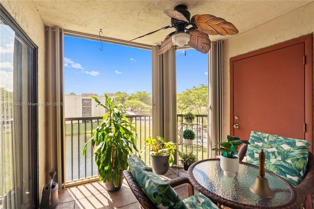 Active With Contract: $218,000 (2 beds, 2 baths, 820 Square Feet)