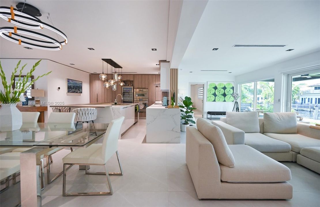 出租: $9,900 (4 贝兹, 4 浴室, 2350 平方英尺)