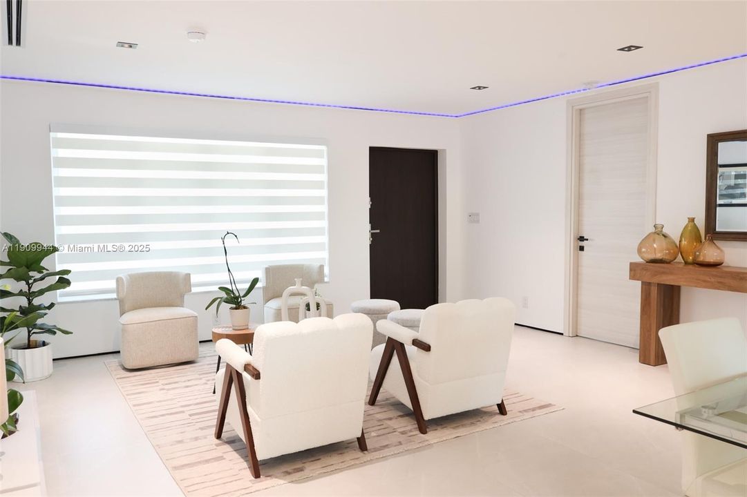 出租: $9,900 (4 贝兹, 4 浴室, 2350 平方英尺)