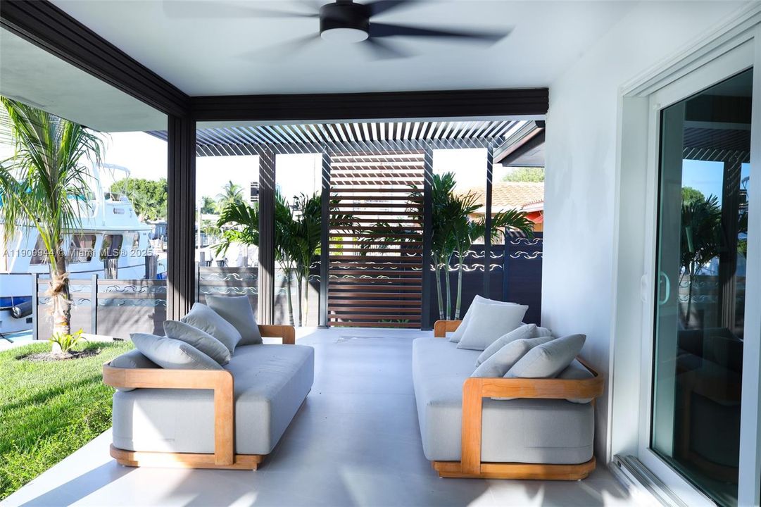 出租: $9,900 (4 贝兹, 4 浴室, 2350 平方英尺)