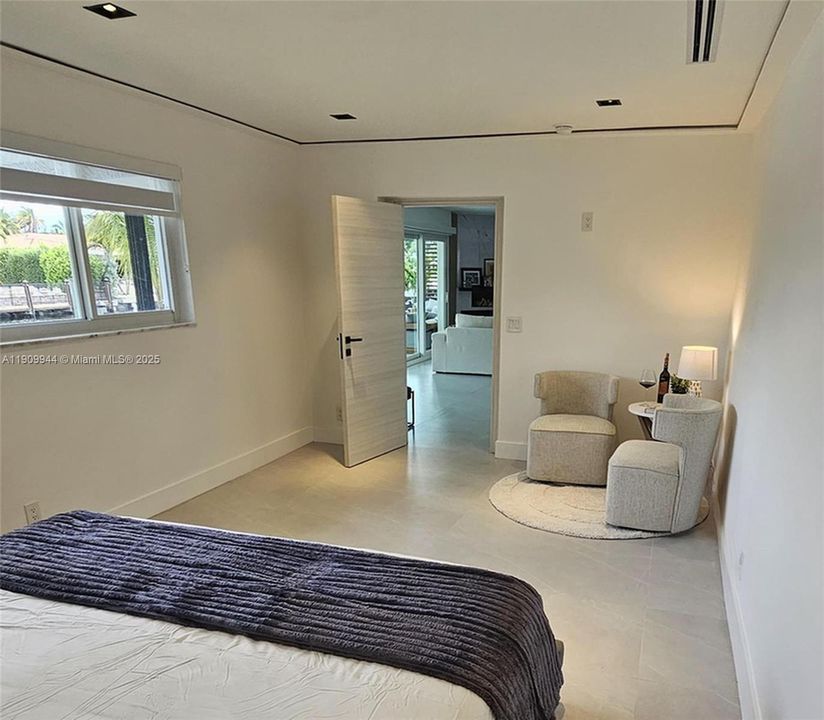 出租: $9,900 (4 贝兹, 4 浴室, 2350 平方英尺)