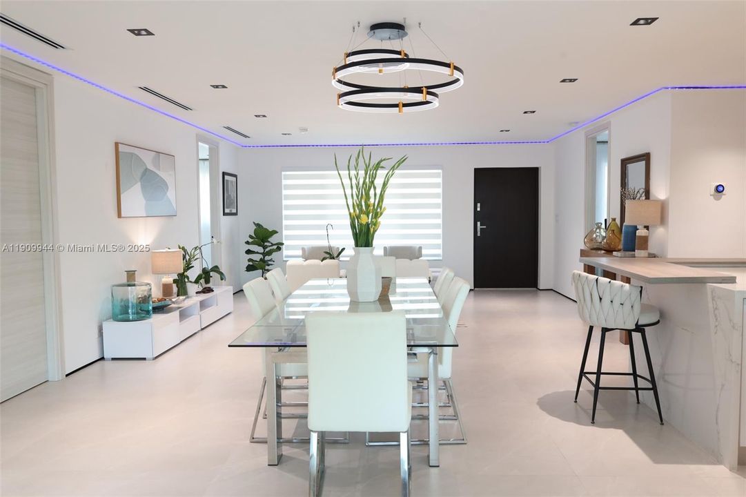 出租: $9,900 (4 贝兹, 4 浴室, 2350 平方英尺)