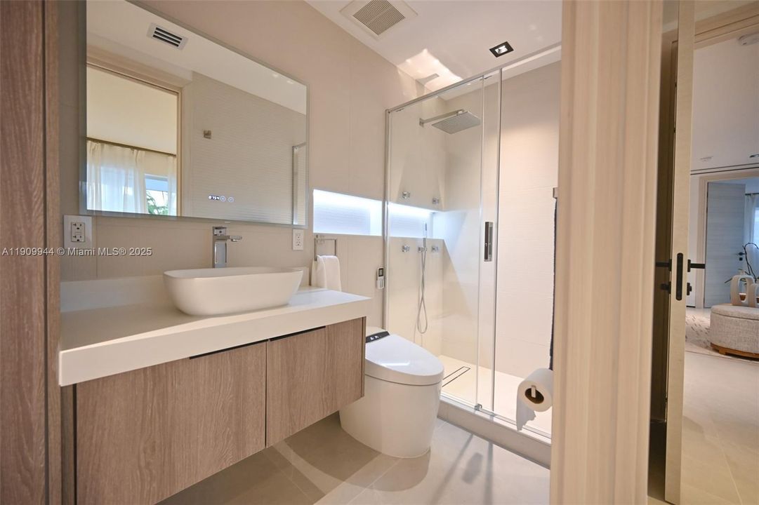 出租: $9,900 (4 贝兹, 4 浴室, 2350 平方英尺)