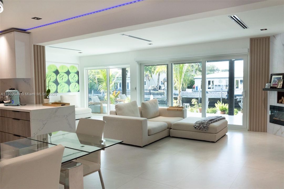 出租: $9,900 (4 贝兹, 4 浴室, 2350 平方英尺)