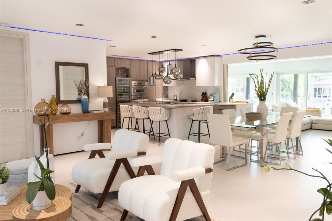 出租: $9,900 (4 贝兹, 4 浴室, 2350 平方英尺)