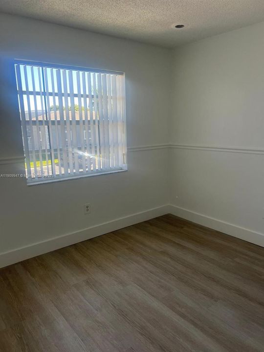 For Sale: $240,000 (2 beds, 2 baths, 912 Square Feet)