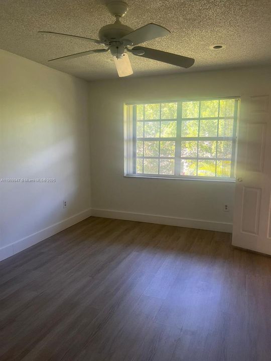 For Sale: $240,000 (2 beds, 2 baths, 912 Square Feet)