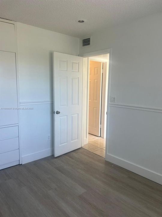 For Sale: $240,000 (2 beds, 2 baths, 912 Square Feet)