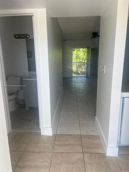 For Sale: $240,000 (2 beds, 2 baths, 912 Square Feet)