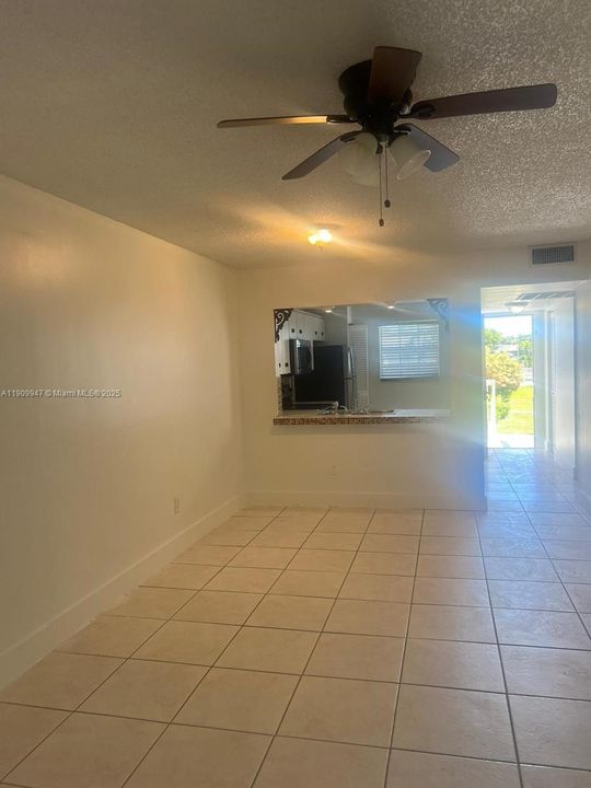 For Sale: $240,000 (2 beds, 2 baths, 912 Square Feet)