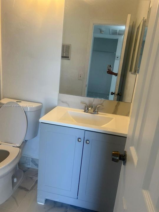 For Sale: $240,000 (2 beds, 2 baths, 912 Square Feet)