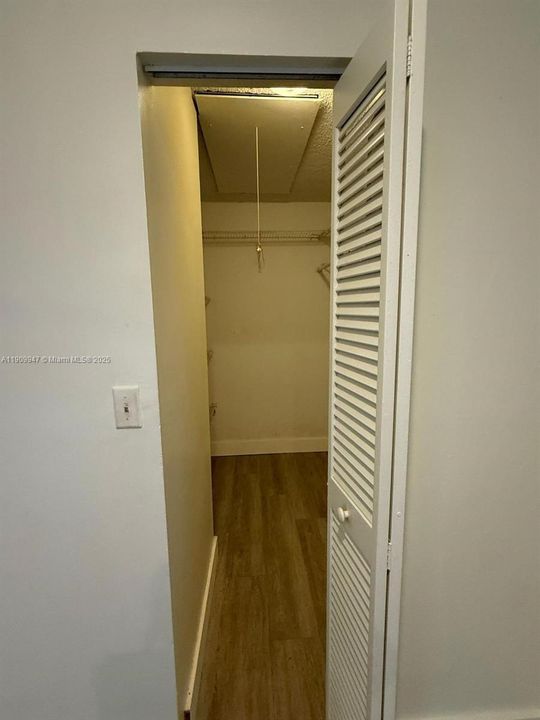 For Sale: $240,000 (2 beds, 2 baths, 912 Square Feet)