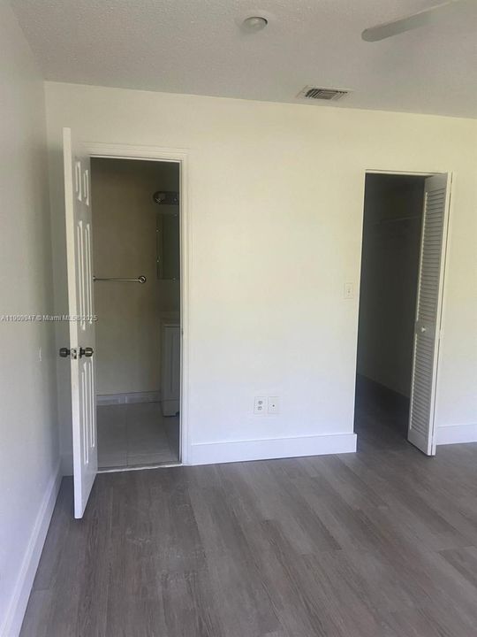 For Sale: $240,000 (2 beds, 2 baths, 912 Square Feet)