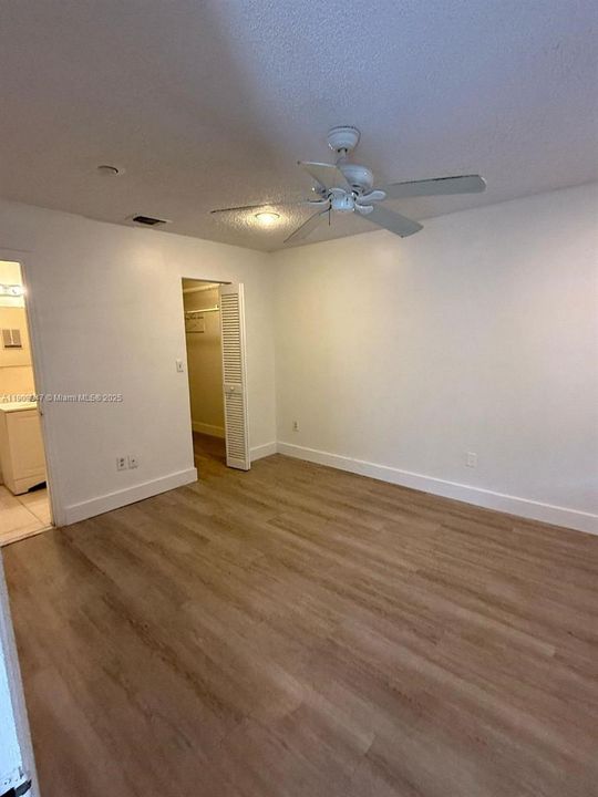 For Sale: $240,000 (2 beds, 2 baths, 912 Square Feet)