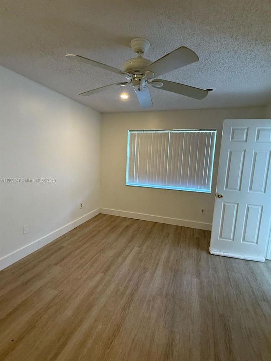 For Sale: $240,000 (2 beds, 2 baths, 912 Square Feet)