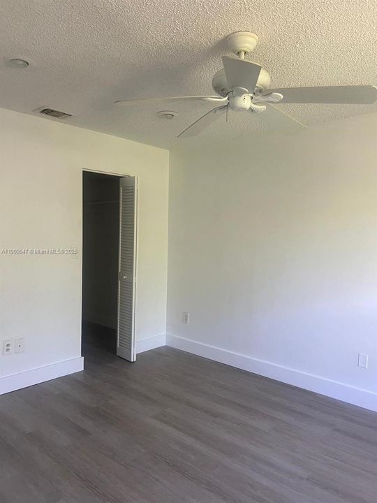 For Sale: $240,000 (2 beds, 2 baths, 912 Square Feet)