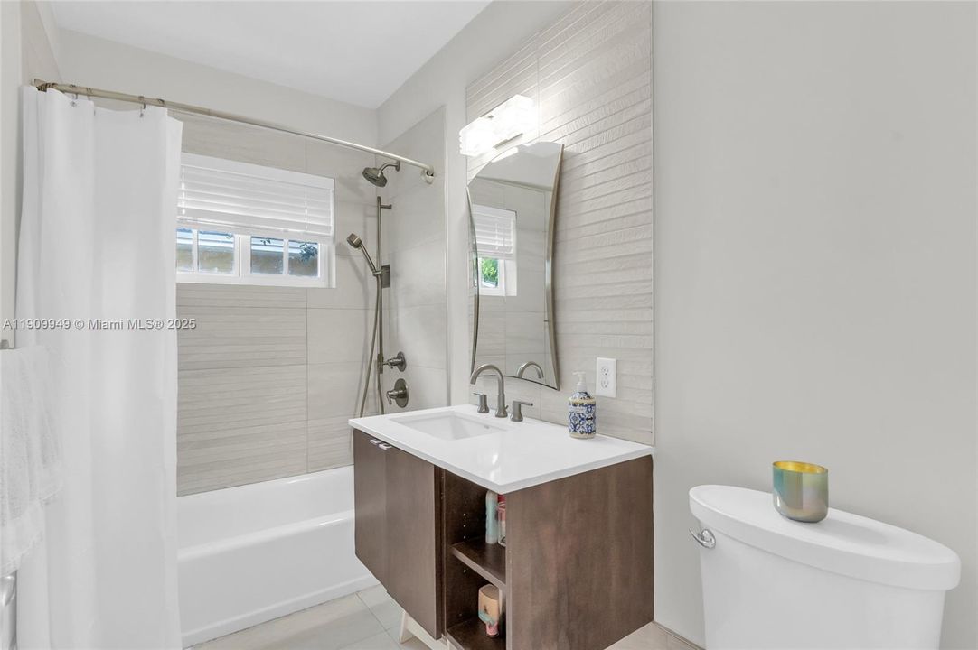 На продажу: $1,925,000 (3 спален, 3 ванн, 1990 Квадратных фут)