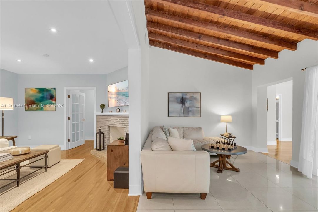 На продажу: $1,925,000 (3 спален, 3 ванн, 1990 Квадратных фут)