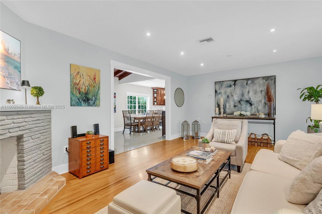 На продажу: $1,925,000 (3 спален, 3 ванн, 1990 Квадратных фут)