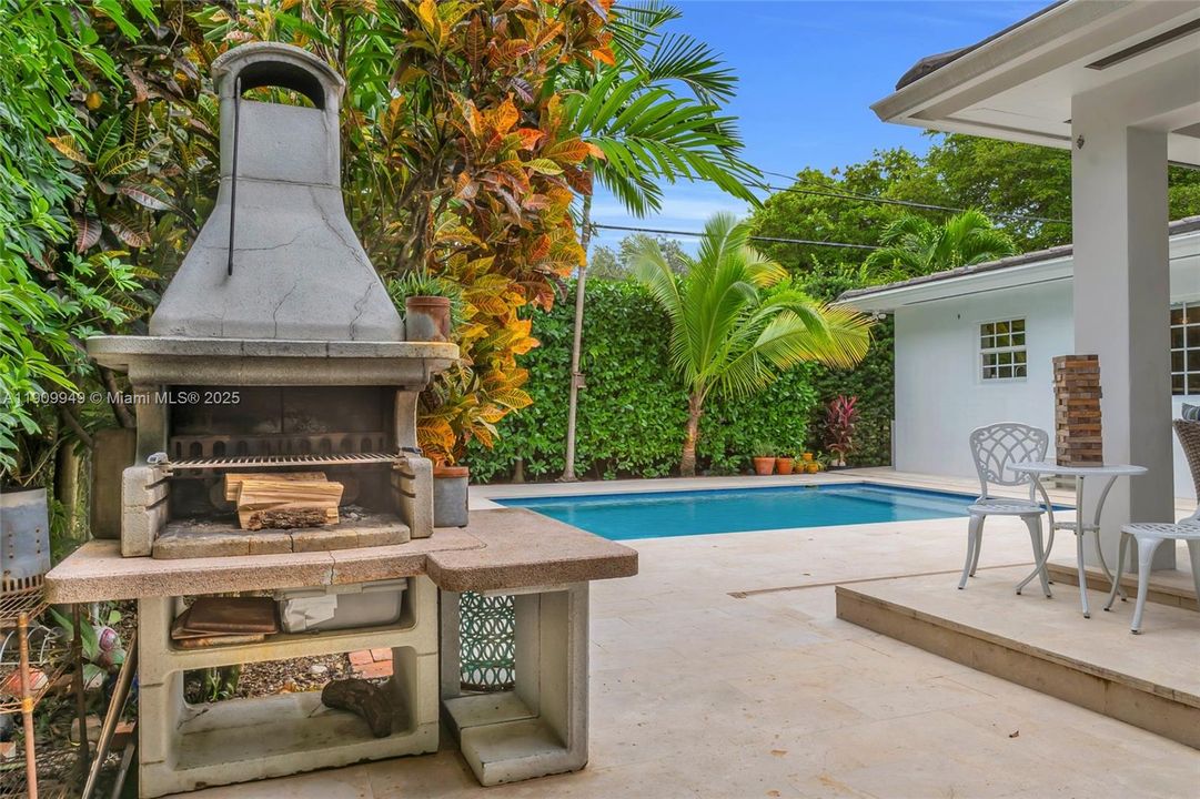 На продажу: $1,925,000 (3 спален, 3 ванн, 1990 Квадратных фут)