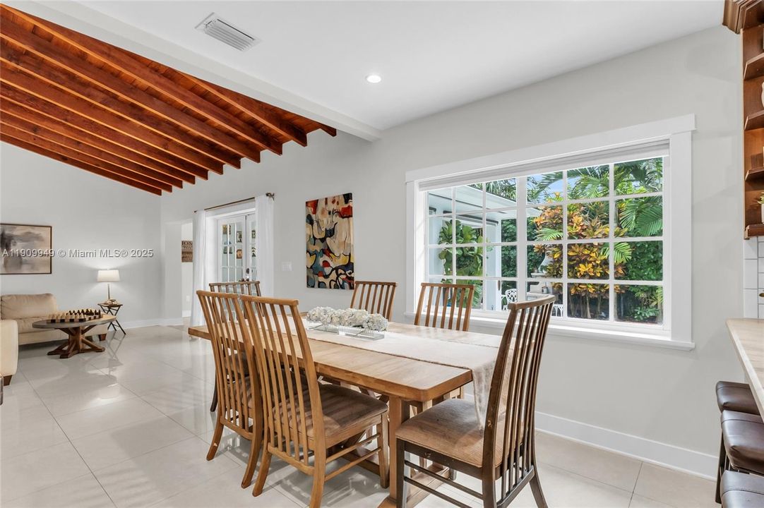 На продажу: $1,925,000 (3 спален, 3 ванн, 1990 Квадратных фут)