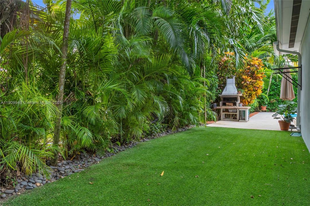 На продажу: $1,925,000 (3 спален, 3 ванн, 1990 Квадратных фут)