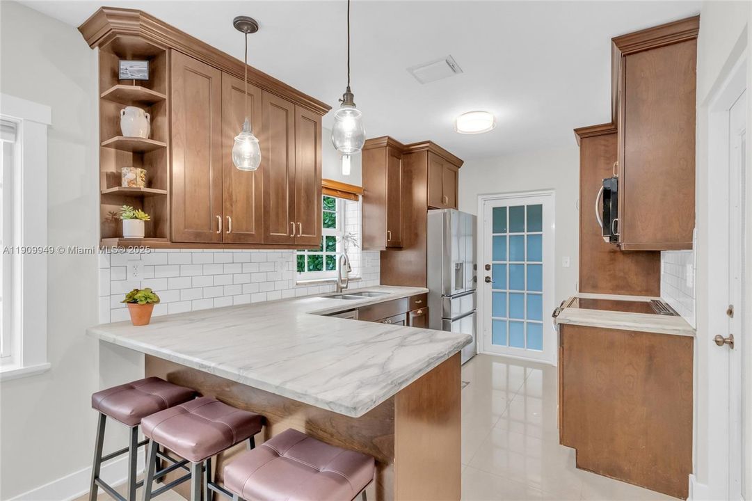 На продажу: $1,925,000 (3 спален, 3 ванн, 1990 Квадратных фут)