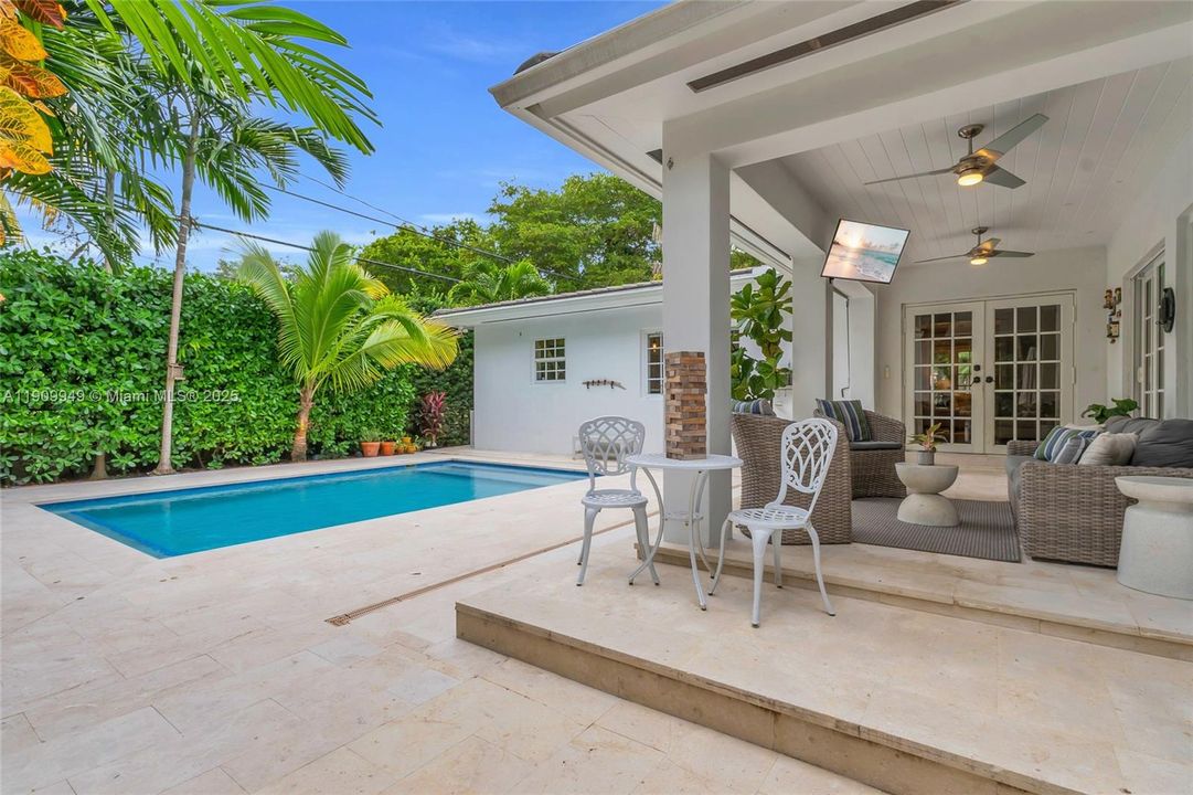 На продажу: $1,925,000 (3 спален, 3 ванн, 1990 Квадратных фут)