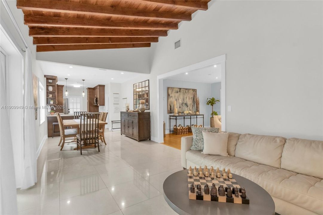 На продажу: $1,925,000 (3 спален, 3 ванн, 1990 Квадратных фут)