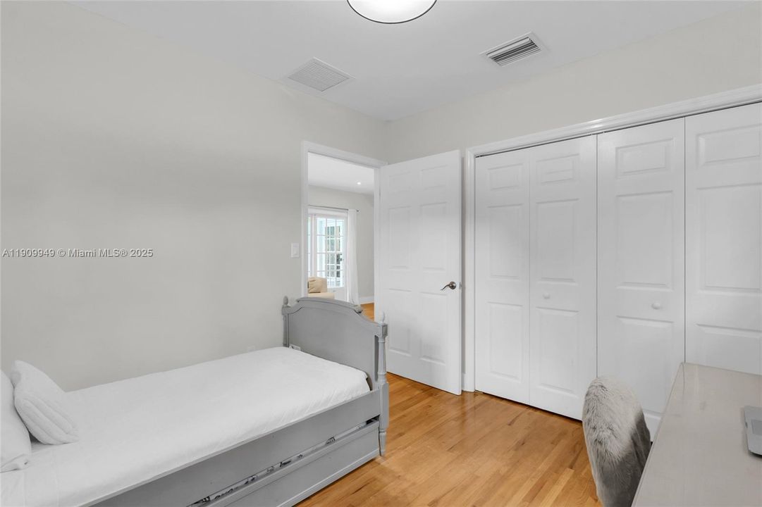 На продажу: $1,925,000 (3 спален, 3 ванн, 1990 Квадратных фут)