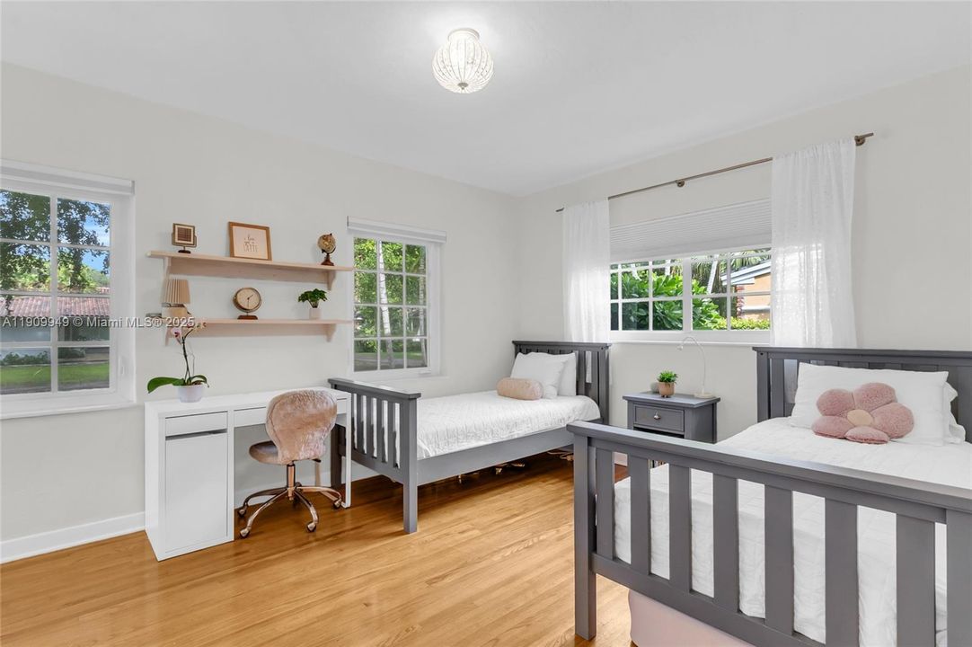 На продажу: $1,925,000 (3 спален, 3 ванн, 1990 Квадратных фут)