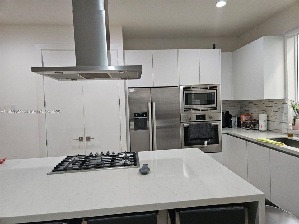 На продажу: $1,450,000 (5 спален, 5 ванн, 3113 Квадратных фут)