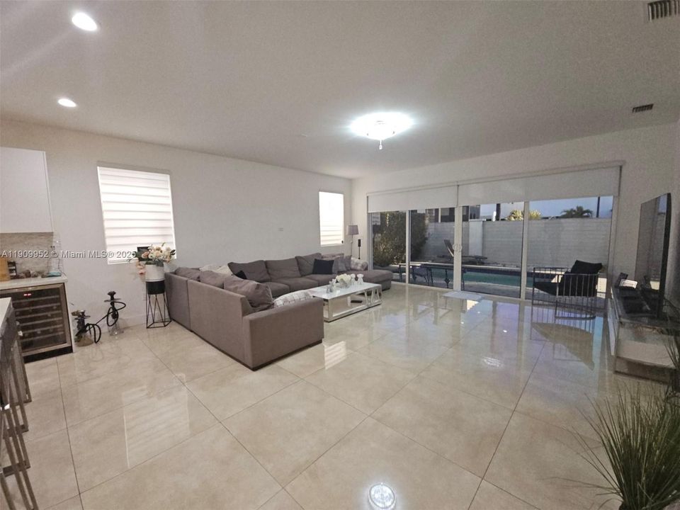 На продажу: $1,450,000 (5 спален, 5 ванн, 3113 Квадратных фут)